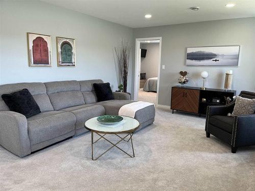Rainy River, ON - Indoor Photo Showing Living Room