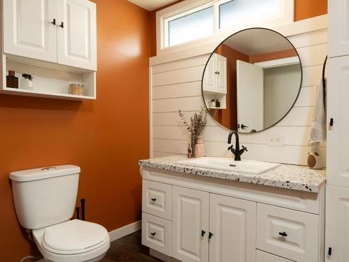 1229 Decamillis Road, Kamloops, BC - Indoor Photo Showing Bathroom