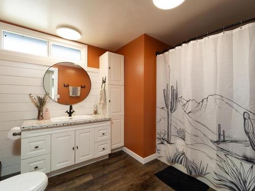 1229 Decamillis Road, Kamloops, BC - Indoor Photo Showing Bathroom