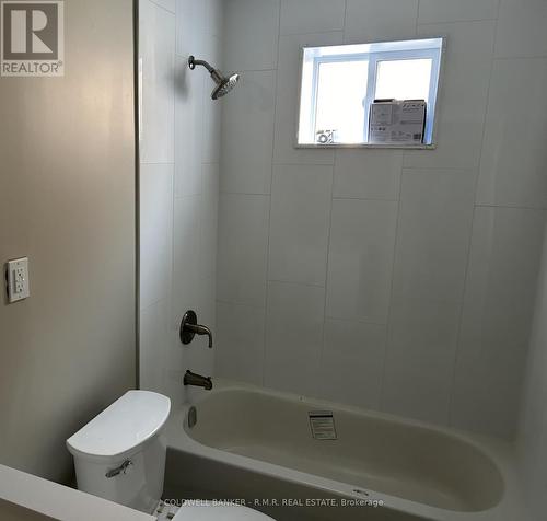 439 Austen Crt, Oshawa, ON - Indoor Photo Showing Bathroom