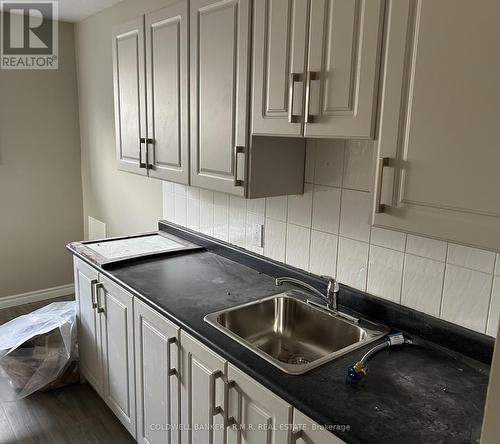 439 Austen Court, Oshawa, ON - Indoor Photo Showing Kitchen