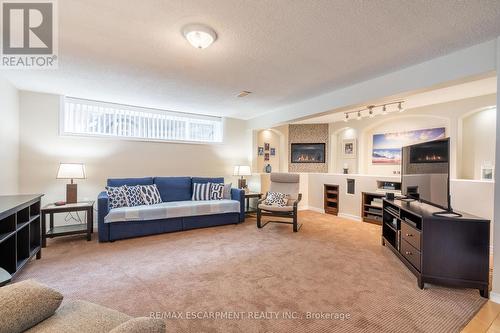 15 Lorraine Drive, Hamilton, ON - Indoor Photo Showing Other Room