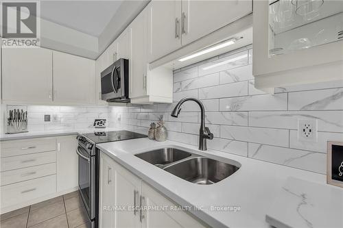 119 Donald Bell Drive, Hamilton, ON - Indoor Photo Showing Kitchen With Double Sink With Upgraded Kitchen