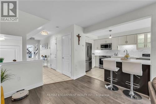 119 Donald Bell Drive, Hamilton, ON - Indoor Photo Showing Kitchen With Upgraded Kitchen
