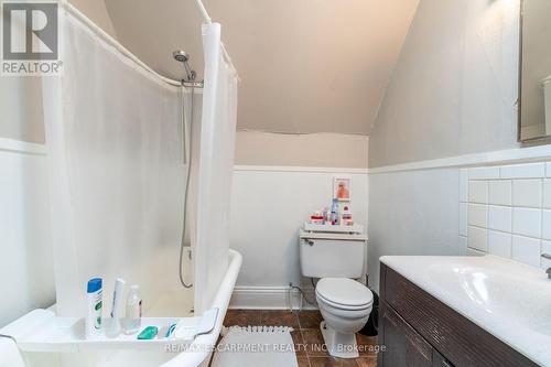 225 Queen St S, Hamilton, ON - Indoor Photo Showing Bathroom