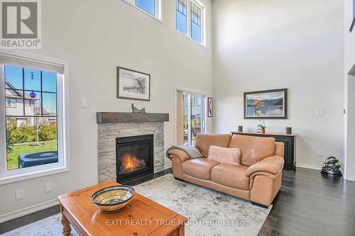 7 Masters Crescent, Georgian Bay, ON - Indoor Photo Showing Living Room With Fireplace