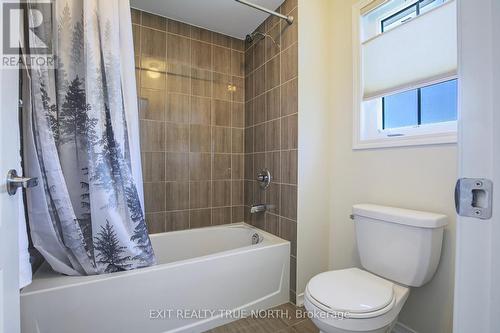 7 Masters Crescent, Georgian Bay, ON - Indoor Photo Showing Bathroom