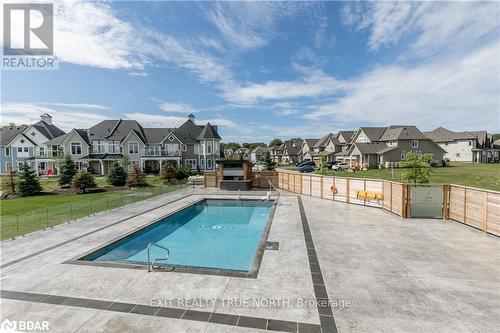 7 Masters Crescent, Georgian Bay, ON - Outdoor With In Ground Pool