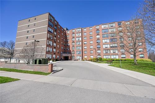 99 Donn Avenue|Unit #605, Stoney Creek, ON - Outdoor With Facade