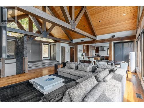 8200 Squilax Anglemont Road Unit# #7, Anglemont, BC - Indoor Photo Showing Living Room