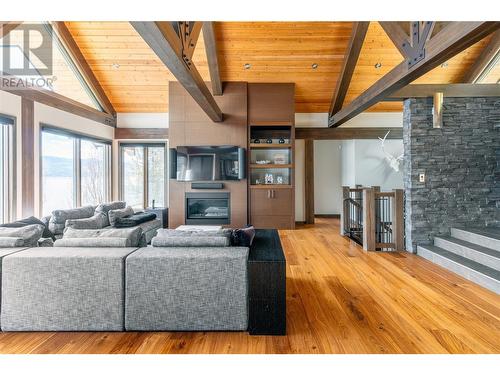 8200 Squilax Anglemont Road Unit# #7, Anglemont, BC - Indoor Photo Showing Living Room With Fireplace