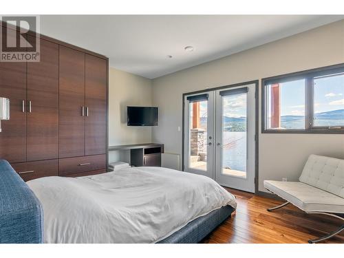 8200 Squilax Anglemont Road Unit# #7, Anglemont, BC - Indoor Photo Showing Bedroom