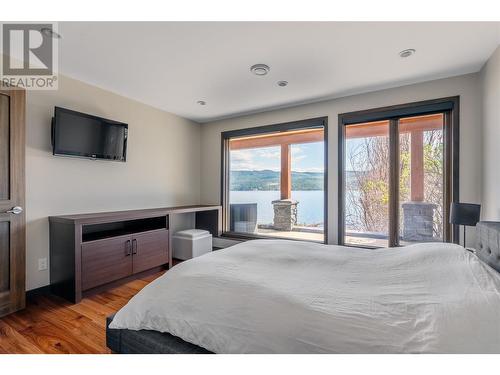 8200 Squilax Anglemont Road Unit# #7, Anglemont, BC - Indoor Photo Showing Bedroom