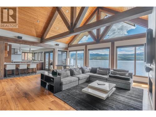 8200 Squilax Anglemont Road Unit# #7, Anglemont, BC - Indoor Photo Showing Living Room