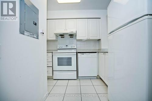 1011 - 8 Hillcrest Avenue, Toronto, ON - Indoor Photo Showing Kitchen