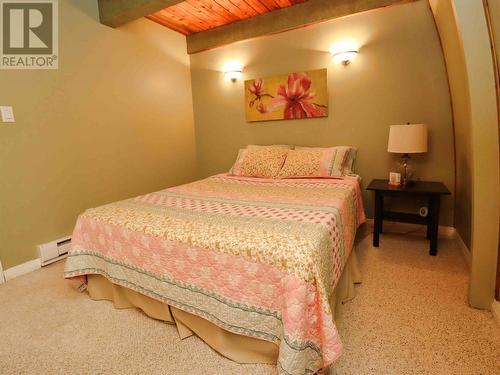 7673 Queest Road, Anglemont, BC - Indoor Photo Showing Bedroom