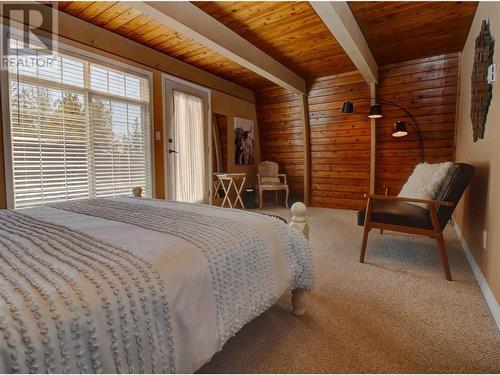 7673 Queest Road, Anglemont, BC - Indoor Photo Showing Bedroom