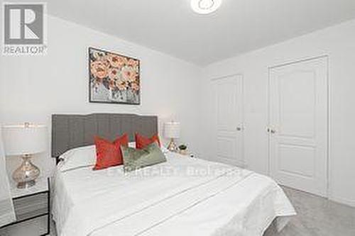 107 Grist Mill Dr, Halton Hills, ON - Indoor Photo Showing Bedroom
