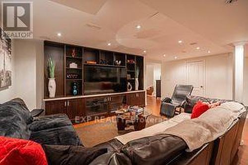 107 Grist Mill Dr, Halton Hills, ON - Indoor Photo Showing Living Room