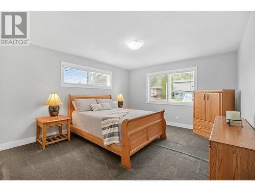1047 Cascade Place, Kelowna, BC - Indoor Photo Showing Bedroom