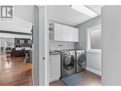 1047 Cascade Place, Kelowna, BC - Indoor Photo Showing Laundry Room