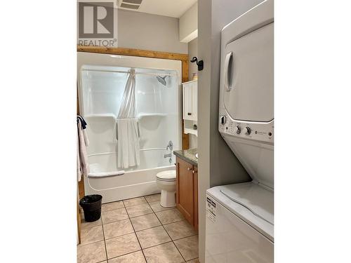 5401 Lakeshore Drive Unit# 123, Osoyoos, BC - Indoor Photo Showing Laundry Room