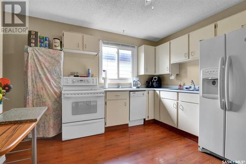 9 Paynter Crescent, Regina, SK - Indoor Photo Showing Kitchen