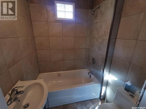 1431 104Th Street, North Battleford, SK - Indoor Photo Showing Bathroom