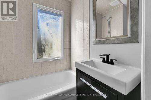 94 Howard Ave, Hamilton, ON - Indoor Photo Showing Bathroom
