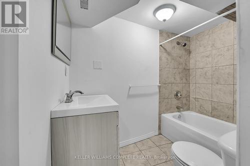 94 Howard Ave, Hamilton, ON - Indoor Photo Showing Bathroom