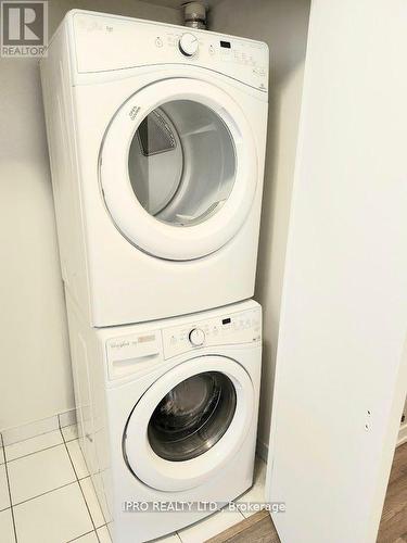1402 - 4011 Brickstone Mews, Mississauga, ON - Indoor Photo Showing Laundry Room