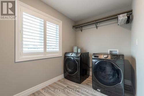 2338 Constance Avenue, London, ON - Indoor Photo Showing Laundry Room