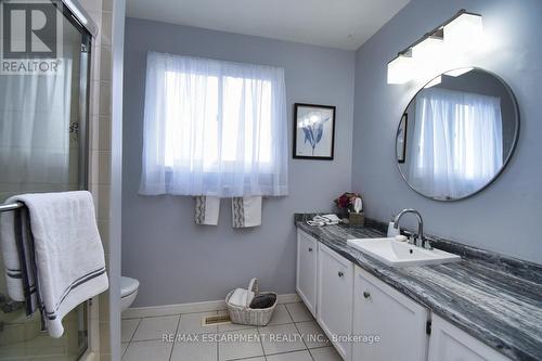 37 Anthony St, Hamilton, ON - Indoor Photo Showing Bathroom