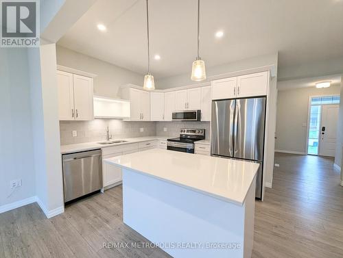 28 Keba Cres, Tillsonburg, ON - Indoor Photo Showing Kitchen With Stainless Steel Kitchen With Double Sink