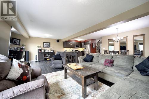 294 Pinehill Drive, Hamilton, ON - Indoor Photo Showing Living Room