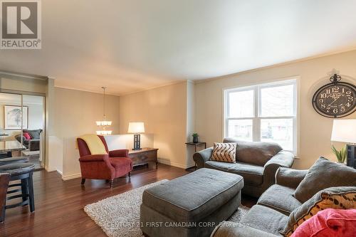 174 Portsmouth Crescent E, London, ON - Indoor Photo Showing Living Room