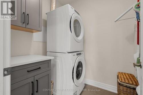 #610 -1878 Gordon St, Guelph, ON - Indoor Photo Showing Laundry Room