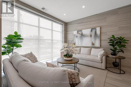 #610 -1878 Gordon St, Guelph, ON - Indoor Photo Showing Living Room
