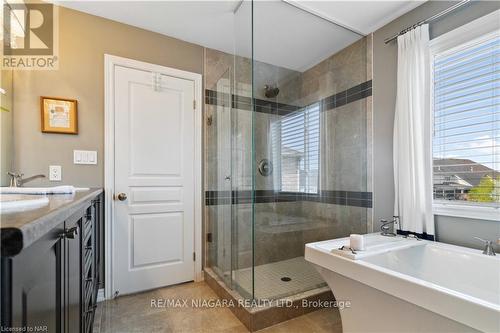 9105 White Oak Ave, Niagara-On-The-Lake, ON - Indoor Photo Showing Bathroom