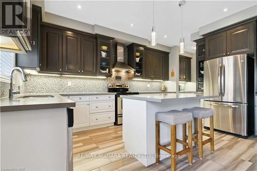 9105 White Oak Avenue, Niagara-On-The-Lake, ON - Indoor Photo Showing Kitchen With Upgraded Kitchen