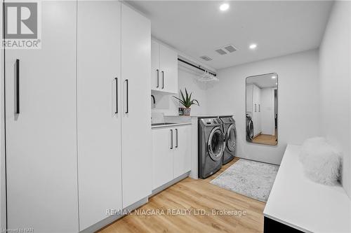 25 Kenmir Avenue, Niagara-On-The-Lake, ON - Indoor Photo Showing Laundry Room