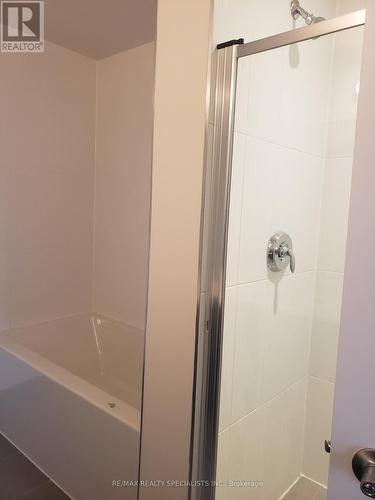206 - 560 North Service Road, Grimsby, ON - Indoor Photo Showing Bathroom