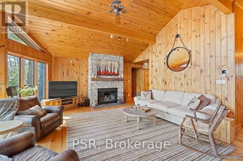 1824 Kilworthy Rd, Gravenhurst, ON - Indoor Photo Showing Living Room With Fireplace