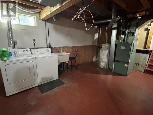 415 Bergeron Drive, Tumbler Ridge, BC - Indoor Photo Showing Laundry Room