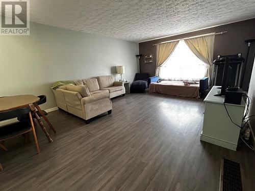 415 Bergeron Drive, Tumbler Ridge, BC - Indoor Photo Showing Living Room