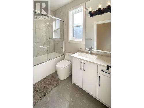 2165 Aberdeen Street, Kelowna, BC - Indoor Photo Showing Bathroom