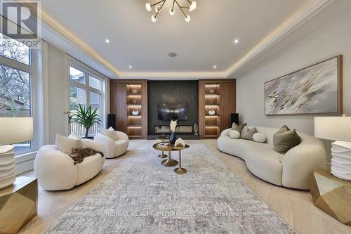 1112 Fair Birch Drive, Mississauga, ON - Indoor Photo Showing Living Room