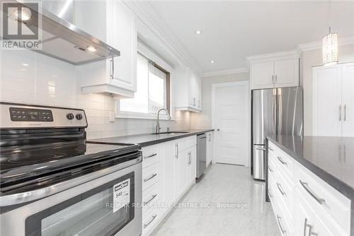 2183 Council Ring Rd, Mississauga, ON - Indoor Photo Showing Kitchen With Upgraded Kitchen