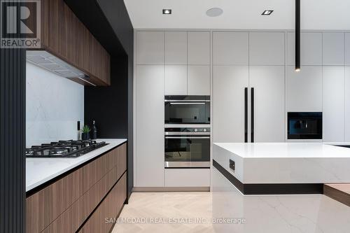 41A Broadview Ave, Mississauga, ON - Indoor Photo Showing Kitchen