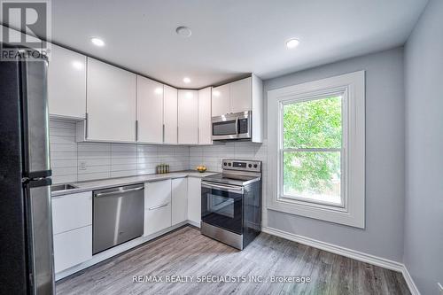 108 Victoria Avenue N, Hamilton, ON - Indoor Photo Showing Kitchen With Upgraded Kitchen